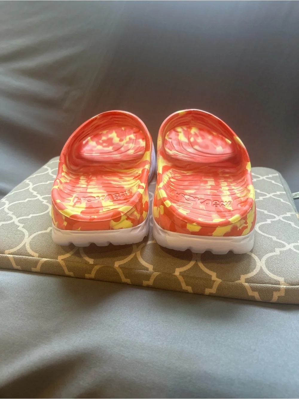 HOKA ONE ONE ORA Recovery Slide (LIKE NEW) (Sz 8 M / 10 W)